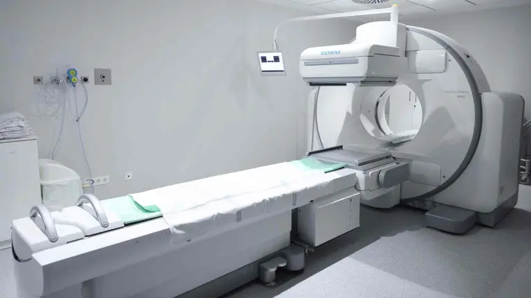 EL nuevo aparato de Tomograf&iacute;a de Emisi&oacute;n de Positrones incorporado al Hospital. Universitario de Navarra. HUN