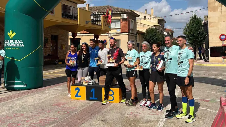 Podio de la II Media Marat&oacute;n
Ruta del Barbo, disputada en Cadreita. AYUNTAMIENTO DE CADREITA