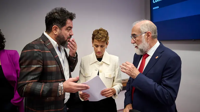 La presidenta del Gobierno de Navarra, Mar&iacute;a Chivite y el consejero de Salud Fernando Dom&iacute;nguez comparecen en comisi&oacute;n del Parlamento. PABLO LASAOSA