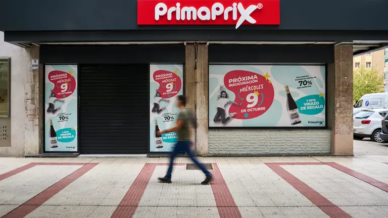 Apertura de un nuevo Primaprix en la calle Monasterio de Eunate 2 del barrio de San Juan. PABLO LASAOSA