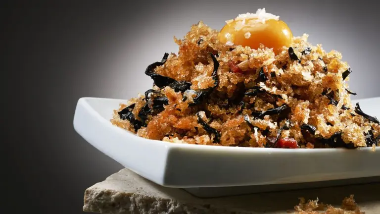 Un plato de migas con setas del Restaurante Orgi. RESTAURANTE ORGI