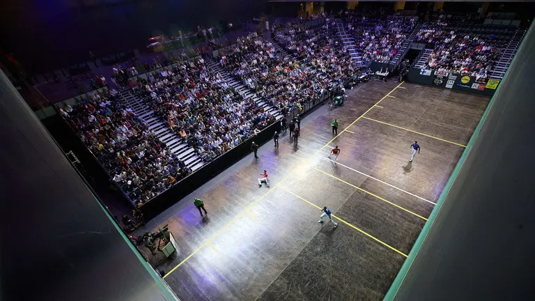 Jon Ander Pe&ntilde;a y Jos&eacute; Javier Zabaleta se imponen a Jokin Altuna y Martxel Iztueta (13-22) en la Final del Masters Caixabank 2024 de parejas de pelota mano disputada en el Navarra Arena. I&Ntilde;IGO ALZUGARAY