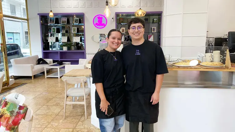 Los due&ntilde;os de The Old Cafee en Pamplona.