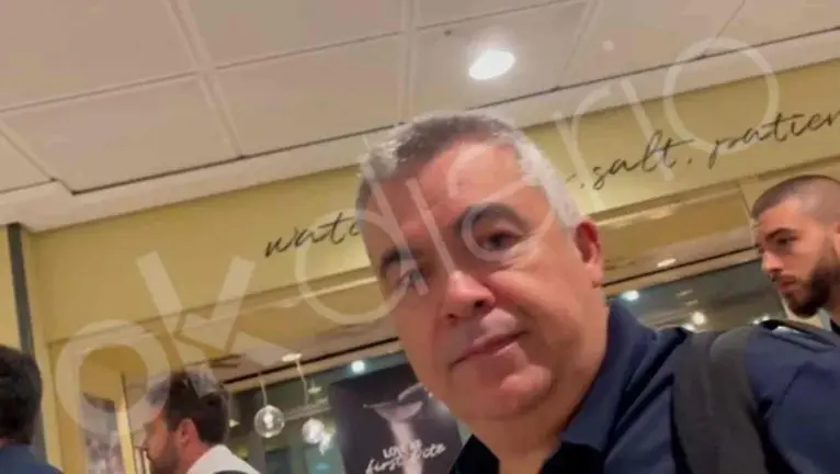 Santos Cerd&aacute;n cazado en Barajas tras reunirse en Suiza con la c&uacute;pula de Junts. OKDIARIO