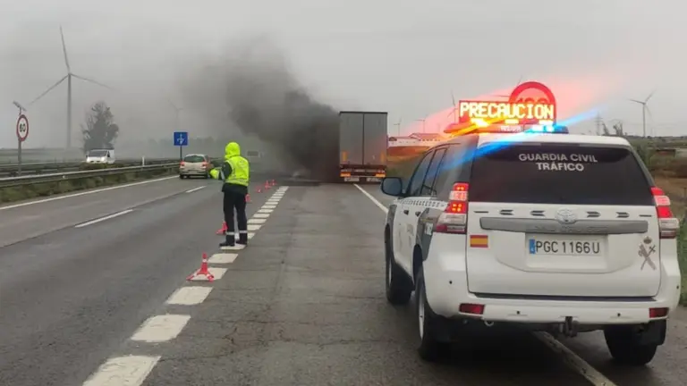 La Guardia Civil atiende un incendio en la localidad de Bu&ntilde;uel. GUARDIA CIVIL