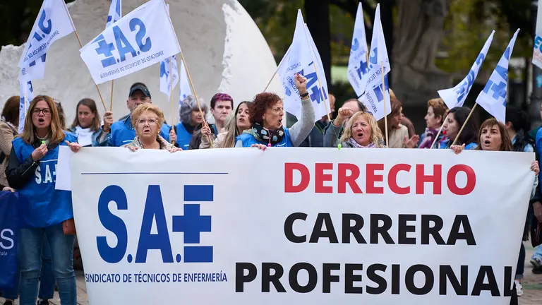 El Sindicato de T&eacute;cnicos de Enfermer&iacute;a (SAE) convoca una concentraci&oacute;n para exigir la "aplicaci&oacute;n justa" de la ley de carrera profesional para los niveles C y D. PABLO LASAOSA