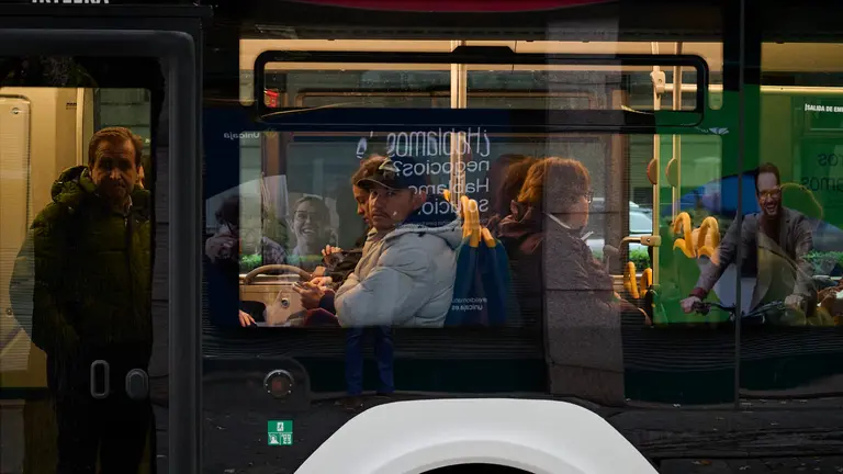 La huelga de transportes afecta a los viajeros de villavesas de Pamplona. PABLO LASAOSA