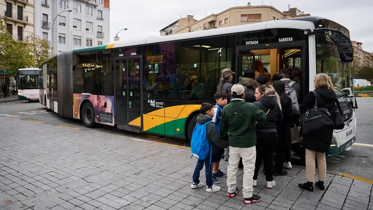 La huelga de transportes afecta a los viajeros de villavesas de Pamplona. PABLO LASAOSA