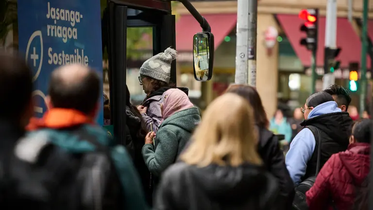 La huelga de transportes afecta a los viajeros de villavesas de Pamplona. PABLO LASAOSA
