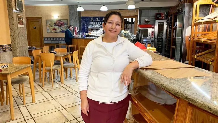 Mar&iacute;a Cepeda en su nueva panader&iacute;a de Estella. Navarra.com