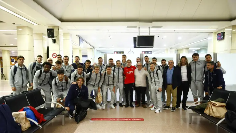 El aficionado Jakes Jim&eacute;nez regres&oacute; con el equipo desde Chiclana hasta Pamplona en avi&oacute;n.