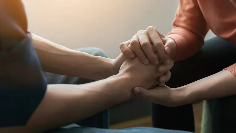 La Fundaci&oacute;n _la Caixa_ desarrollar&aacute; un plan de ayudas dirigido a las personas damnificadas por la DANA. Shutterstock - Chanintorn.v