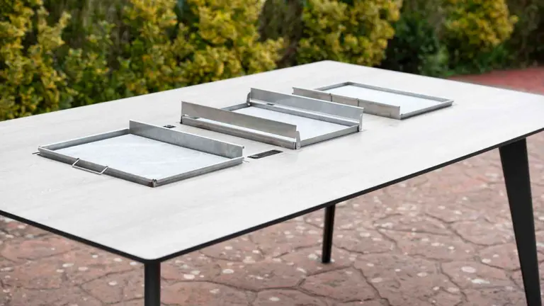 La mesa de cocina Suiseki de la empresa navarra StoneCooker, que ha sido comprada por EIKA, del grupo Mondrag&oacute;n. EIKA