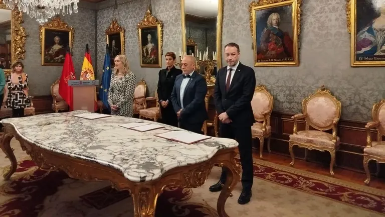 El secretario de Estado de Ciencia, Innovaci&oacute;n y Universidades, Juan Cruz Cigudosa, la presidenta Chivite, la consejera Fanlo y el rector de la UPNA, Ram&oacute;n Gonzalo. EUROPA PRESS