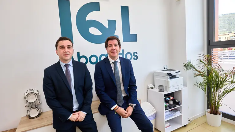 IQL Abogados, especialistas en tr&aacute;mites con extranjer&iacute;a, en la avenida de Guip&uacute;zcoa 40, oficina 23 de Pamplona. I&Ntilde;IGO ALZUGARAY