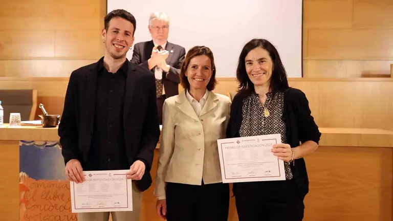Iker Ausejo y Marta Alonso con Marta Esteve, Patrona de la Fundaci&oacute;n Dr. Antoni Esteve. - FUNDACI&Oacute;N DR. ANTONI ESTEVE