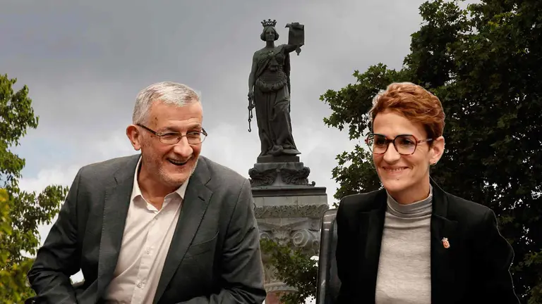 Fotomontaje de Mar&iacute;a Chivite y F&eacute;lix Taberna sobre una imagen del monumento a los Fueros de Navarra.