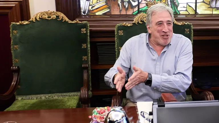 Joseba Asir&oacute;n en el pleno del Ayuntamiento de Pamplona. I&Ntilde;IGO ALZUGARAY