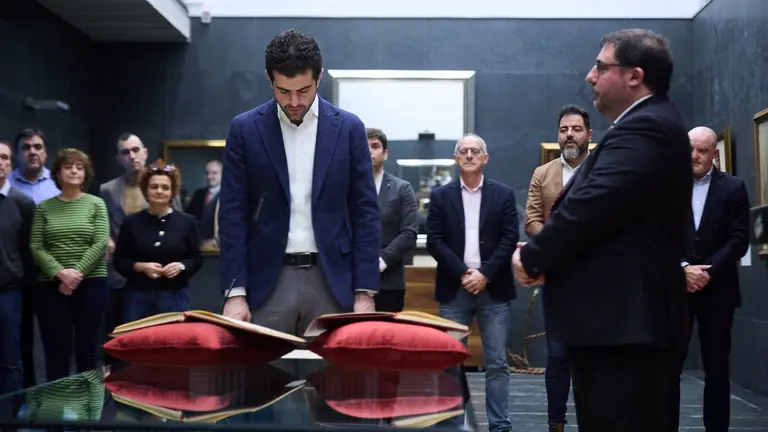 Acto de toma de posesi&oacute;n de Javier Ollo como nuevo parlamentario de Geroa Bai en el Parlamento de Navarra. I&Ntilde;IGO ALZUGARAY