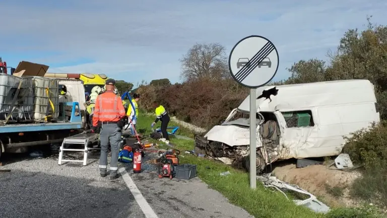 Imagen del lugar del accidente en Ler&iacute;n en el que han resultado heridos dos hombres. GOBIERNO DE NAVARRA