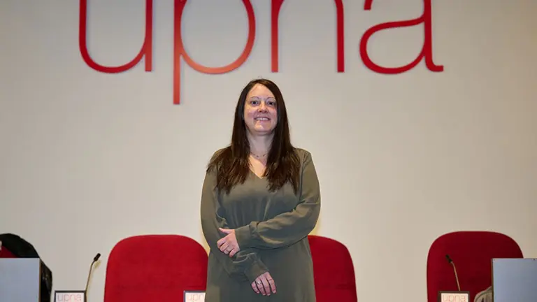 Laida Esparza, en el sal&oacute;n de actos del edificio de Ciencias de la Salud de la UPNA. UNIVERSIDAD P&Uacute;BLICA DE NAVARRA