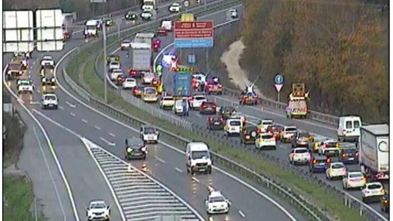 Colisi&oacute;n m&uacute;ltiple en Zizur Mayor. POLIC&Iacute;A FORAL