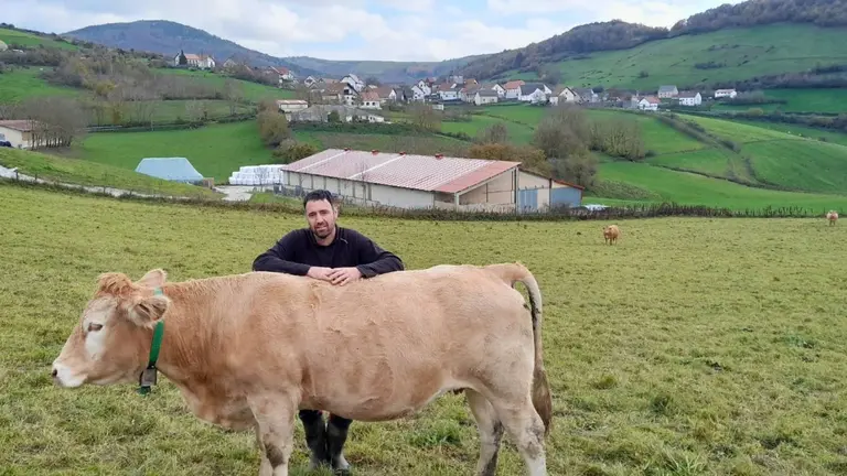Cristina Burusco, un ganadero navarro que ha dedicado toda su vida a la ganader&iacute;a. INTIA