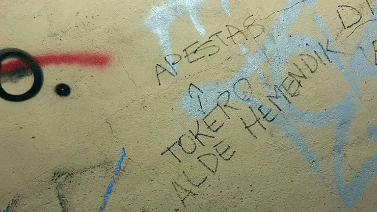 Pintadas contra el alcalde de Tudela en la capital Ribera. CEDIDA