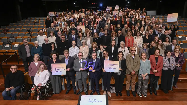 Representantes de entidades de Catalu&ntilde;a han acudido al acto de conmemoraci&oacute;n. Fundaci&oacute;n la Caixa
