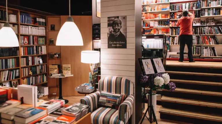 Interior de una de las librer&iacute;as Santos Ochoa en Logro&ntilde;o. SANTOS OCHOA
