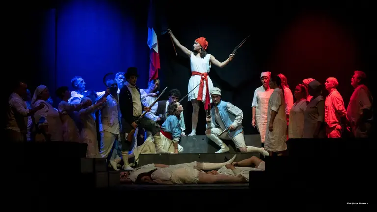 Imagen de archivo de una de las funciones de la obra de teatro 1789' del grupo navarra la Ch&aacute;cena. CEDIDA