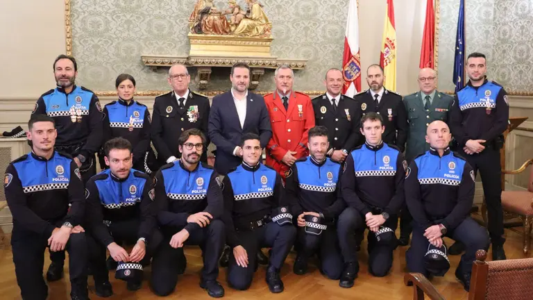 Tudela da la bienvenida a siete nuevos polic&iacute;as locales. AYUNTAMIENTO DE TUDELA