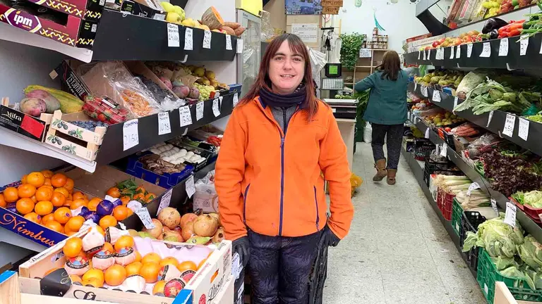 Andrea Casado en la frutería Brun en la calle Nogalera 6 de Burlada. Navarra.com