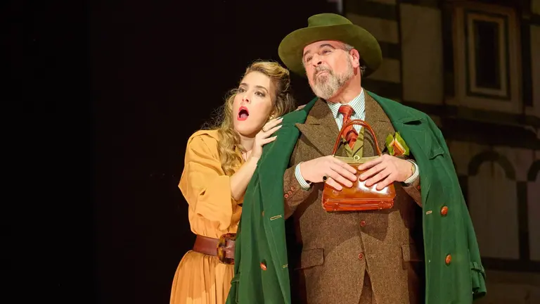 La soprano Navarra María Esparza junto al barítono Paco Azorín sobre las tablas del Palacio Euskalduna de Bilbao. ABAO OPERA DE BILBAO