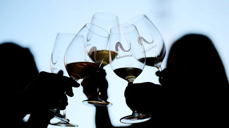 La Denominación de Origen Navarra regala un año de vino entre aquellas personas que compren una o más botellas de vino D.O. Navarra. CEDIDA