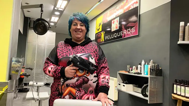 Nuria Orbaiceta en el interior de su peluquería en Burlada. Navarra.com