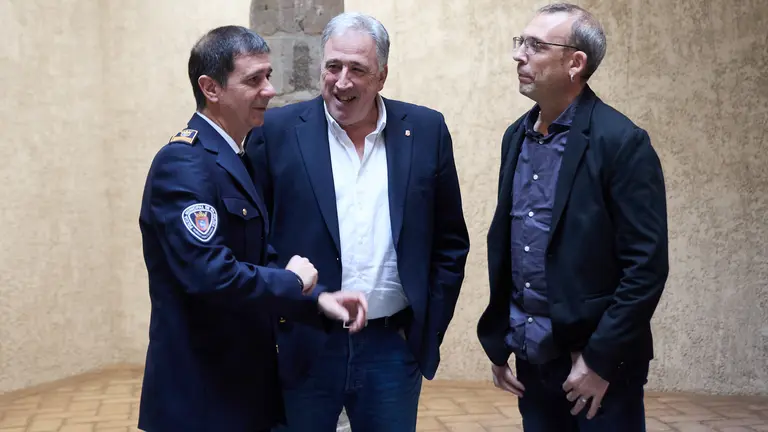 El alcalde de Pamplona, Joseba Asiron; el concejal delegado de Seguridad y Convivencia Ciudadana, Endika Alonso; y el jefe de la Polic&iacute;a Municipal de Pamplona, Antonio S&aacute;nchez, presiden el acto de nombramiento de nuevos agentes de la Polic&iacute;a Municipal de Pamplona en el Palacio del Condestable.I&Ntilde;IGO ALZUGARAY