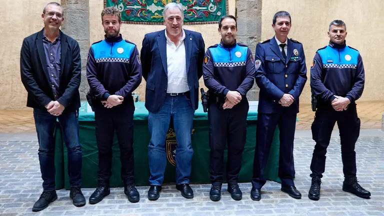 El alcalde de Pamplona, Joseba Asiron; el concejal delegado de Seguridad y Convivencia Ciudadana, Endika Alonso; y el jefe de la Polic&iacute;a Municipal de Pamplona, Antonio S&aacute;nchez, presiden el acto de nombramiento de nuevos agentes de la Polic&iacute;a Municipal de Pamplona en el Palacio del Condestable.I&Ntilde;IGO ALZUGARAY