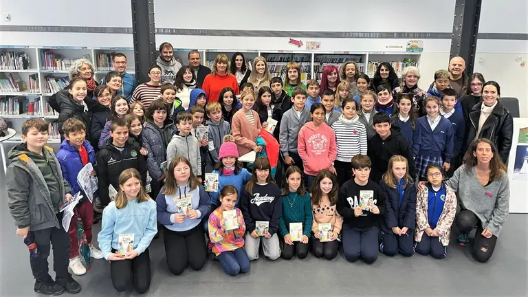 La vicepresidenta Ollo con Ana Jaka, Sandra Iraizoz, Juan Frommknecht y los y las participantes en el programa. GOBIERNO DE NAVARRA