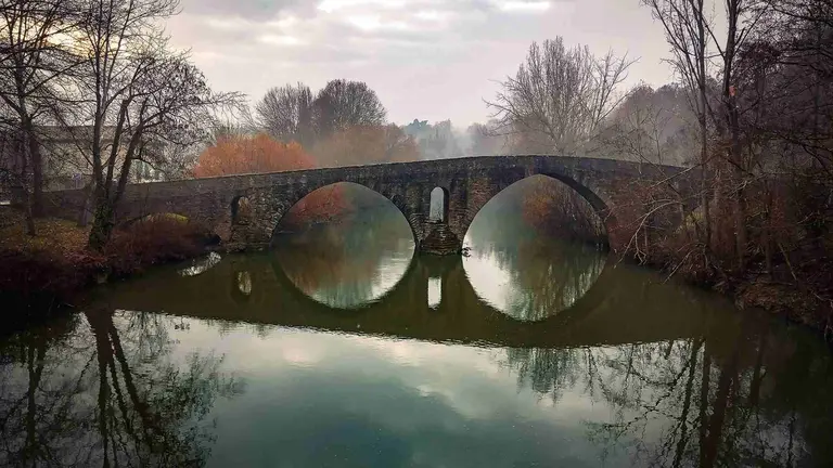 Puente de la Magdalena, imagen del mes de febrero del calendario municipal de 2025. AYUNTAMIENTO D PAMPLONA
