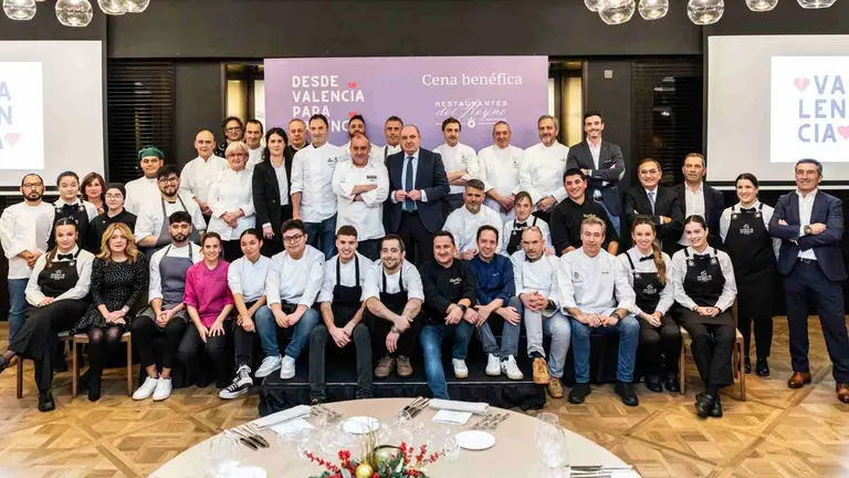 responsables de cocina de los principales restaurantes de Navarra tras cocinar en el Castillo de Gorráiz. CEDIDA