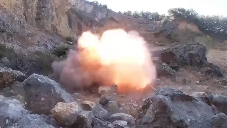 Destrucción controlada de material explosivo por parte de la Guardia Civil. GUARDIA CIVIL