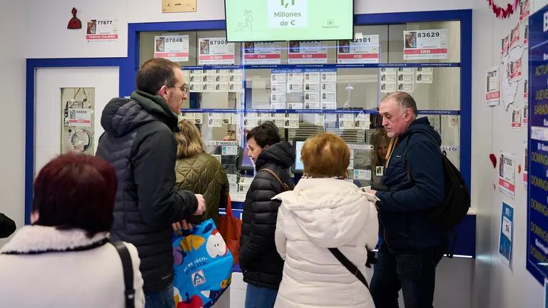 Administración de lotería El Torico Nº 6 en la Avenida Carlos III de Pamplona. PABLO LASAOSA
