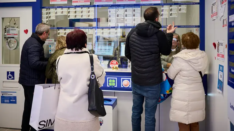 Administración de lotería El Torico Nº 6 en la Avenida Carlos III de Pamplona. PABLO LASAOSA