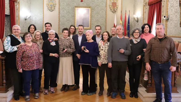 El ayuntamiento rinde homenaje a los trabajadores municipales
jubilados en 2024. CEDIDA
