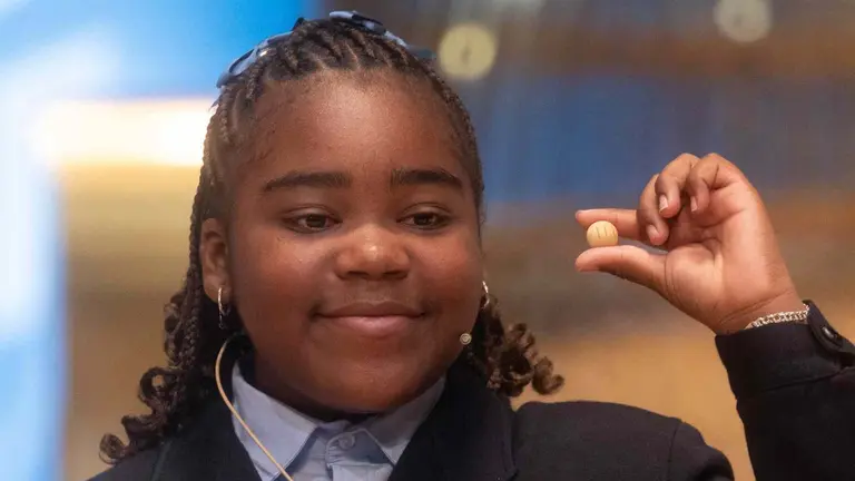 Ainhoa Rosero Gómez canta el premio. EUROPA PRESS