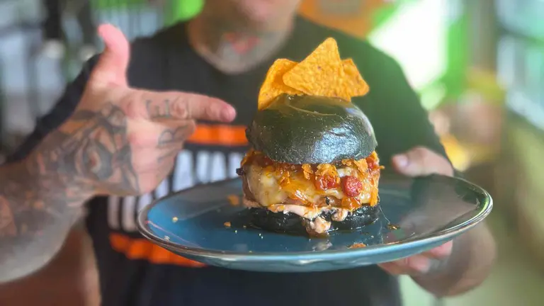 La Brutalizer XX5, de La Growler&iacute;a, la hamburguesa que se ha impuesto en el concurso. CEDIDA