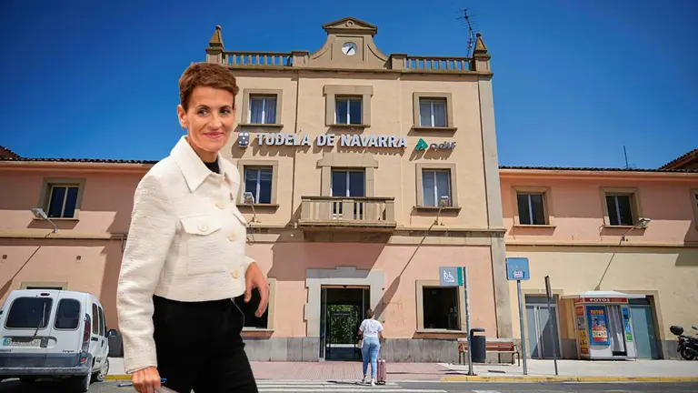 Fotomontaje de Mar&iacute;a Chivite sobre una foto de la vieja estaci&oacute;n de Renfe en Tudela.