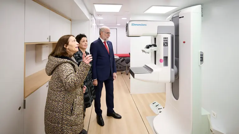Presentaci&oacute;n de la nueva unidad m&oacute;vil de mamograf&iacute;as para la gesti&oacute;n itinerante del Programa de Detecci&oacute;n Precoz de C&aacute;ncer de Mama en Navarra. PABLO LASAOSA