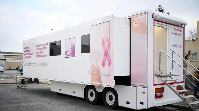 Presentación de la nueva unidad móvil de mamografías para la gestión itinerante del Programa de Detección Precoz de Cáncer de Mama en Navarra. PABLO LASAOSA